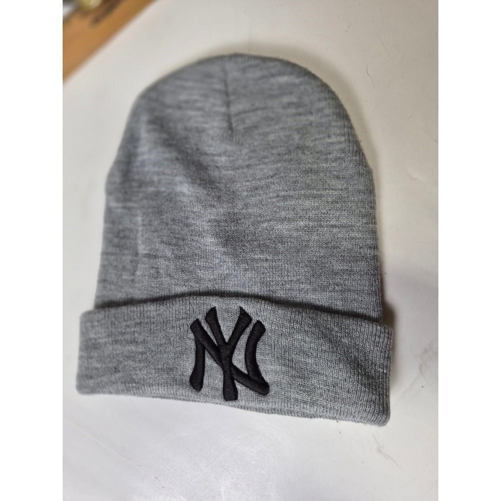 New York Yankees Beanie Hat Gray Black NY Logo Knit Cuffed One Size